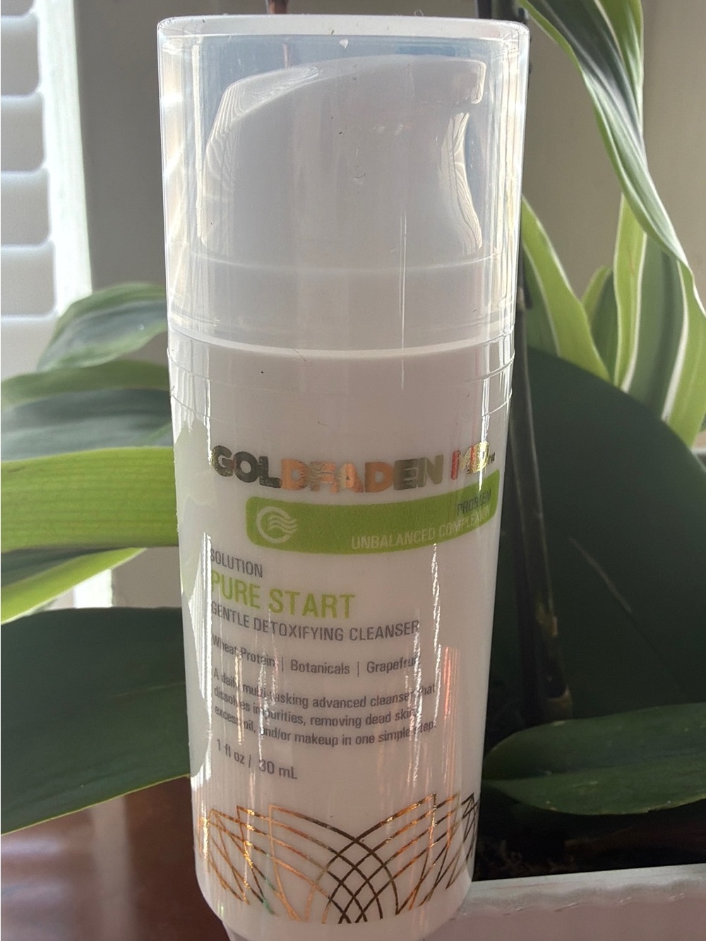 Paula's Choice Pure Start Gentle Detoxifying Cleanser - White with Green Accent